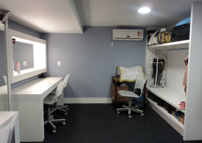 Dressing table and closet